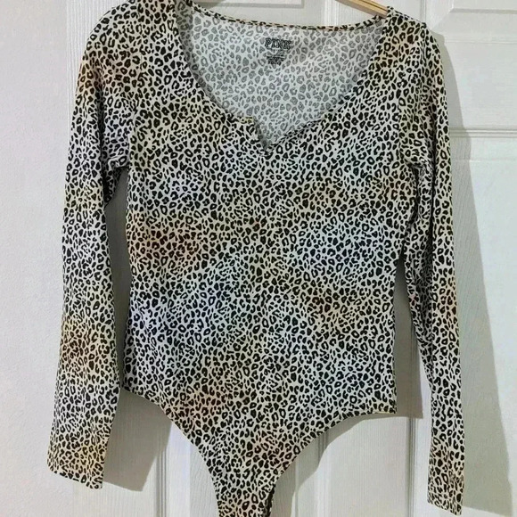 PINK Victoria's‎ Secret Leopard Print Long Sleeve V-Neck Bodysuit NWT - Picture 6 of 6